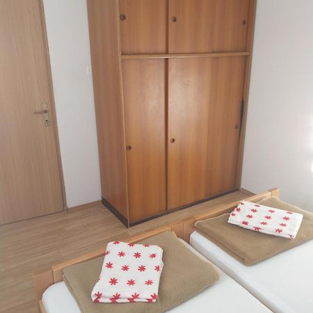 Apartmani Mile Krk Town Exterior foto